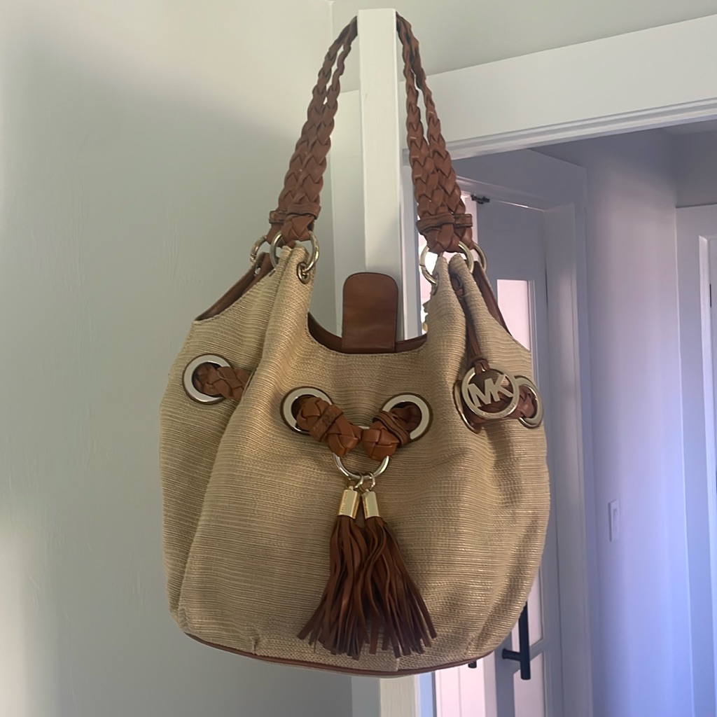 Authentic Micheal Kors Handbag Great Condition
